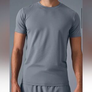 NWT alo Conquer Reform Crewneck Short Sleeve - Grey Small